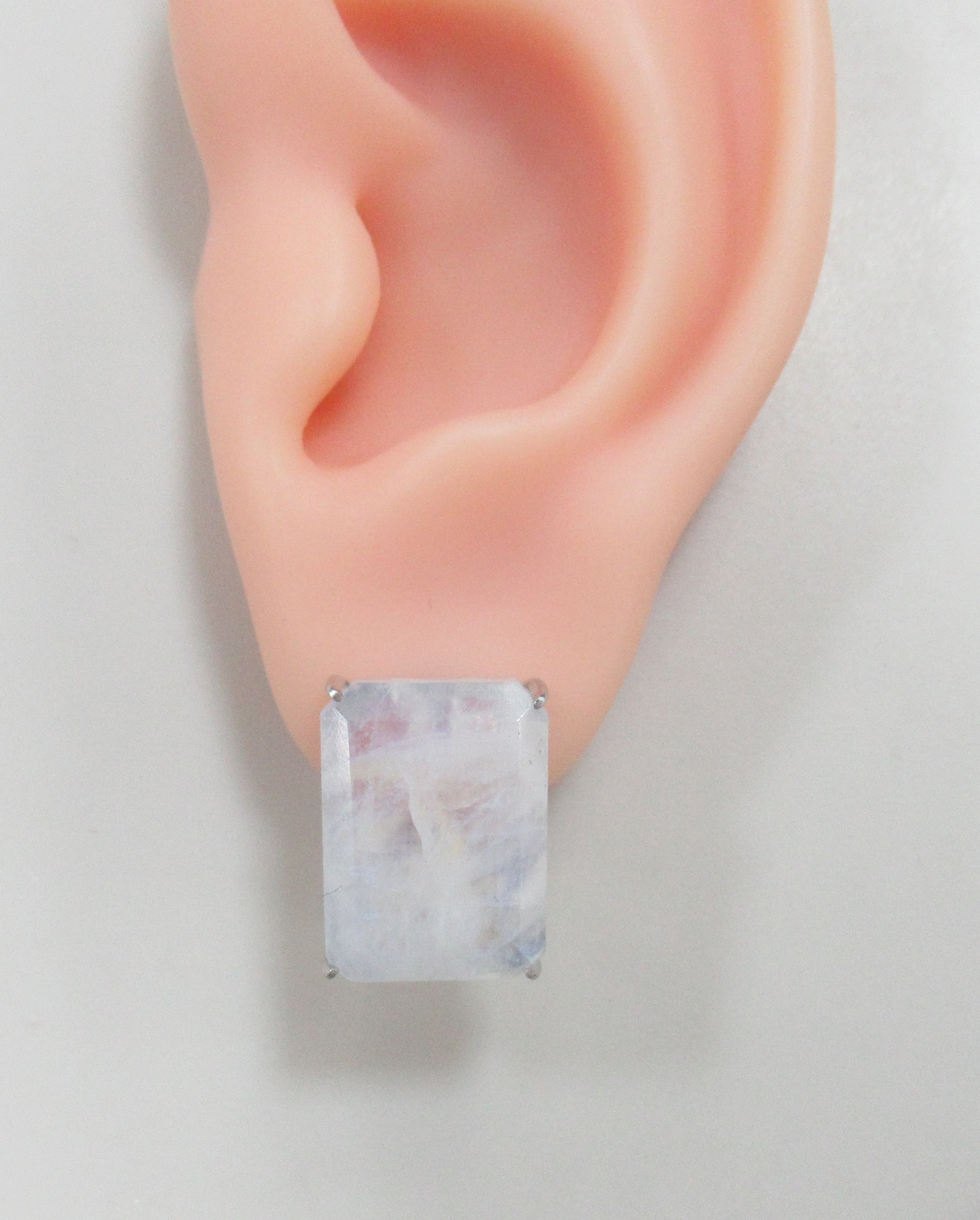 Серебряные серьги с лунными камнями